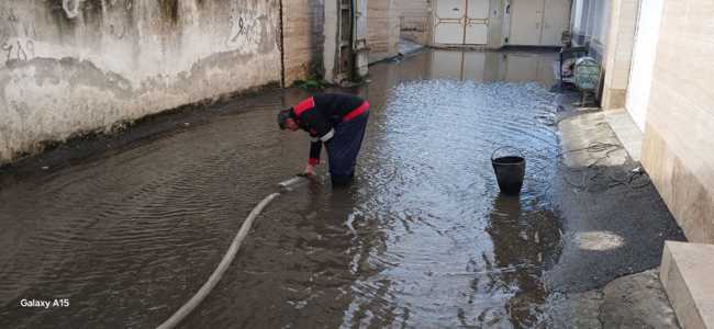 انجام رفع آبگرفتگی در نقاط مختلف سطح شهر