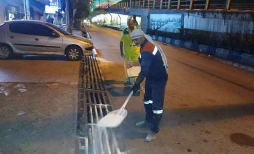 آهکپاشی جویها و معابر عمومی سطح شهر آمل