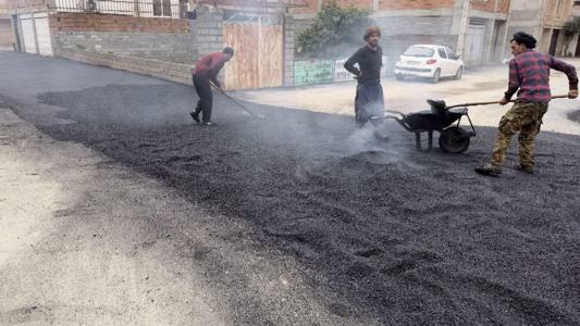 ادامه نهضت آسفالت شهری شهرداری آمل در خیابان پاسداران
