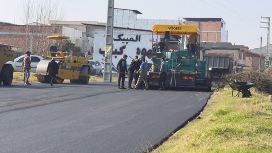 نهضت آسفالت شهری شهرداری آمل در بلوار شهید منفرد نیاکی